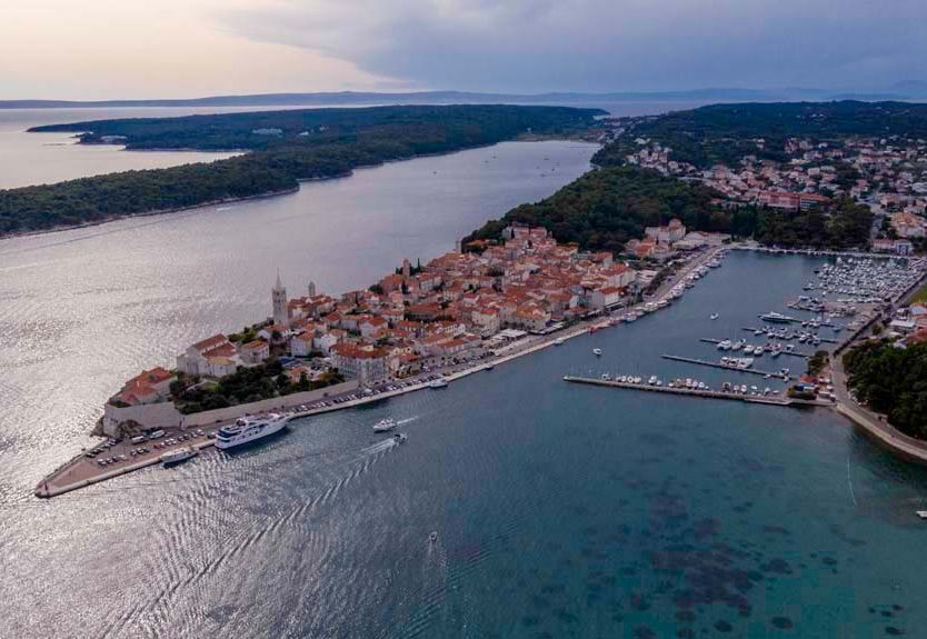 Radovi na rekonstrukciji i sanaciji obale u luci Rab teku po planu