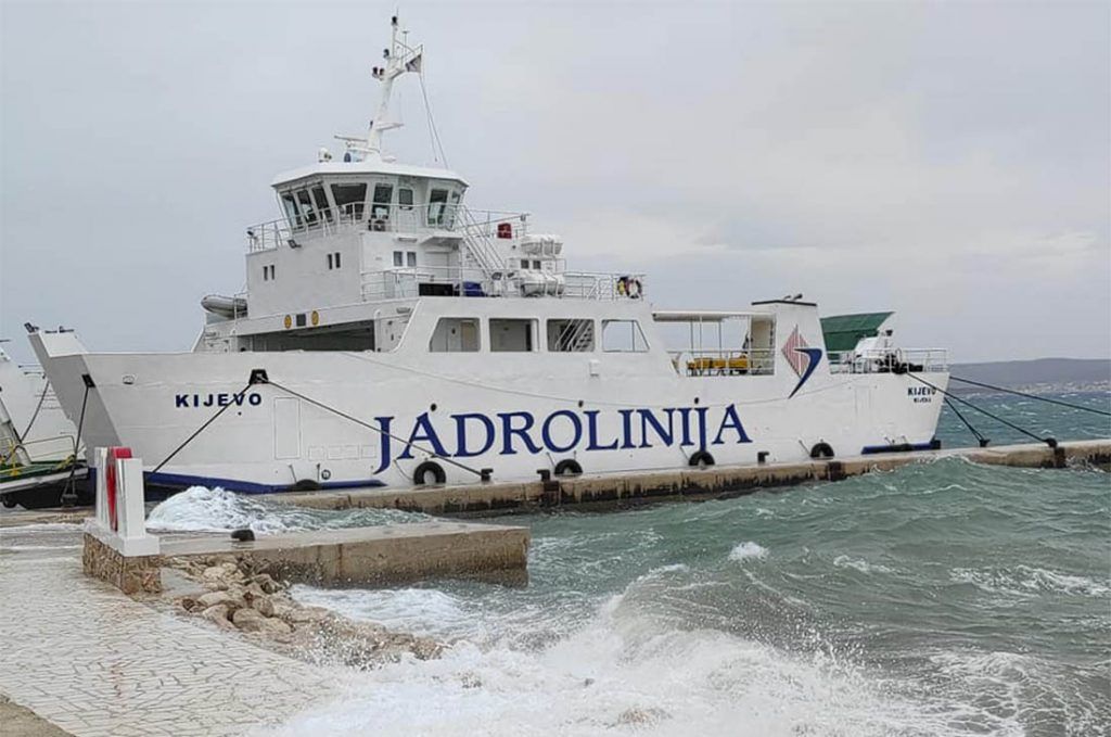 Danas jako jugo i obilna kiša - Ne plove brojne linije prema otocima