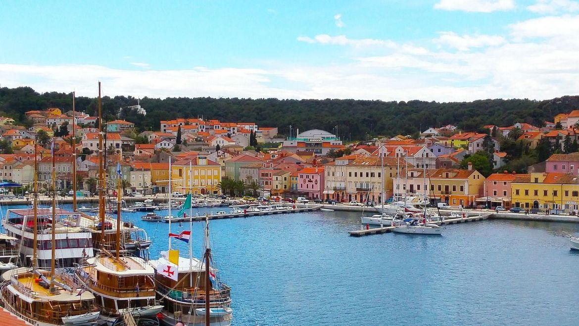 Mali Lošinj poziva građane na ispunjavanje upitnika o programu stanogradnje