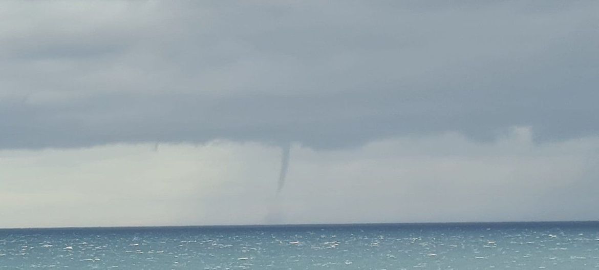 Nevrijeme ispred Korčule, na pučini se pojavila pijavica