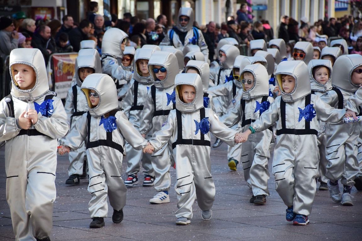 Danas Korzom vladaju šarene maškarice