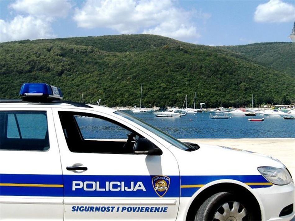 Prometna policija NAPOKON na otocima - Trojica pijanih na cesti kroz Ugljan, niti jedan se nije dao testirati na drogu