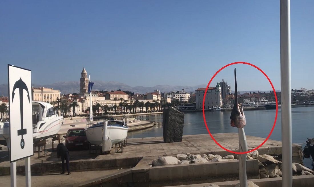 VIDEO Glava sabljarke na skulpturi udice na splitskoj Matejušci