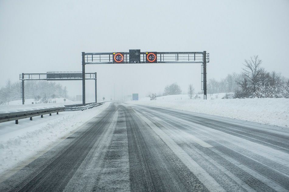 Ne može se do i iz Dalmacije! U Gračacu i Gospiću prihvatni centri za putnike zapele u prometu!