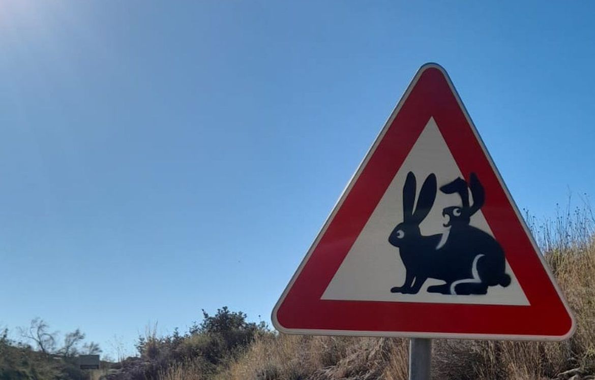 FOTO Urnebesna fotografija s Visa - Što predstavlja ovaj prometni znak?