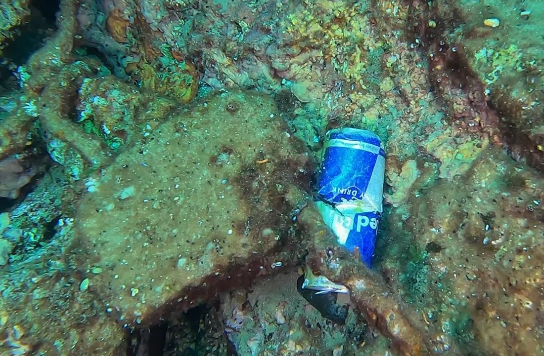 VIDEO Limenka na dnu mora -  Bačena u sekundi, a raspadat će se sto godina!