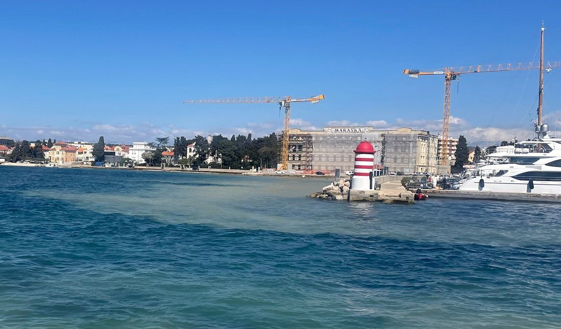 GOLEMA MRLJA More oko Zadra u potpunosti promijenilo boju, tvrtka koja gradi hotel: "Bit će ovako do 1. svibnja!"