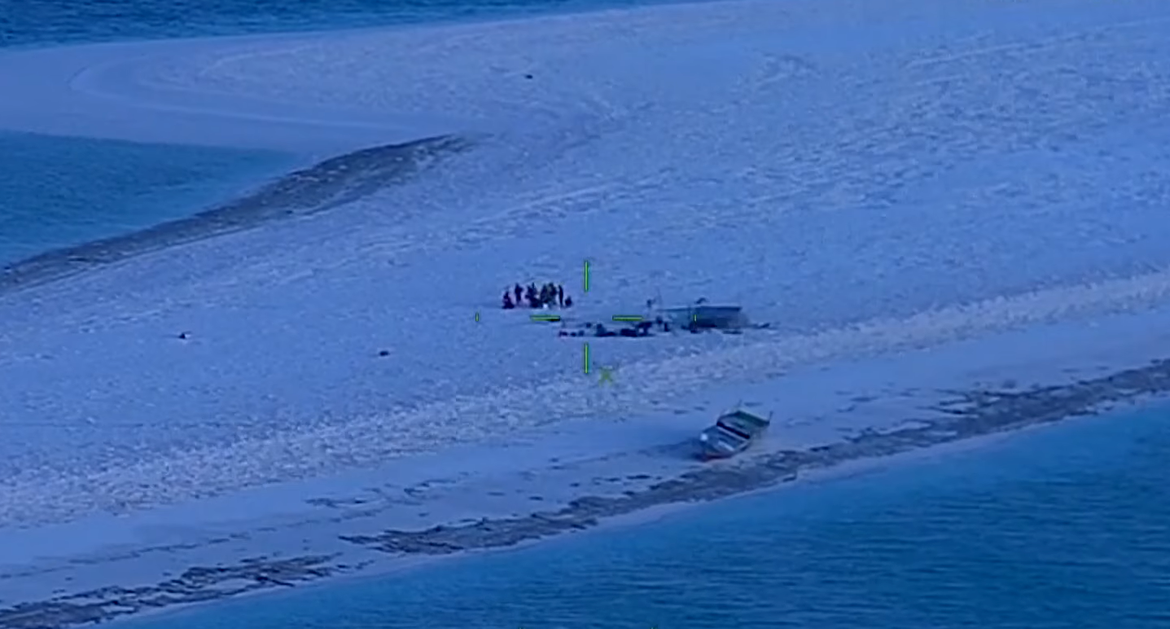 VIDEO Jedanaest nasukanih ribara spašeno nakon 6 dana bez vode i hrane