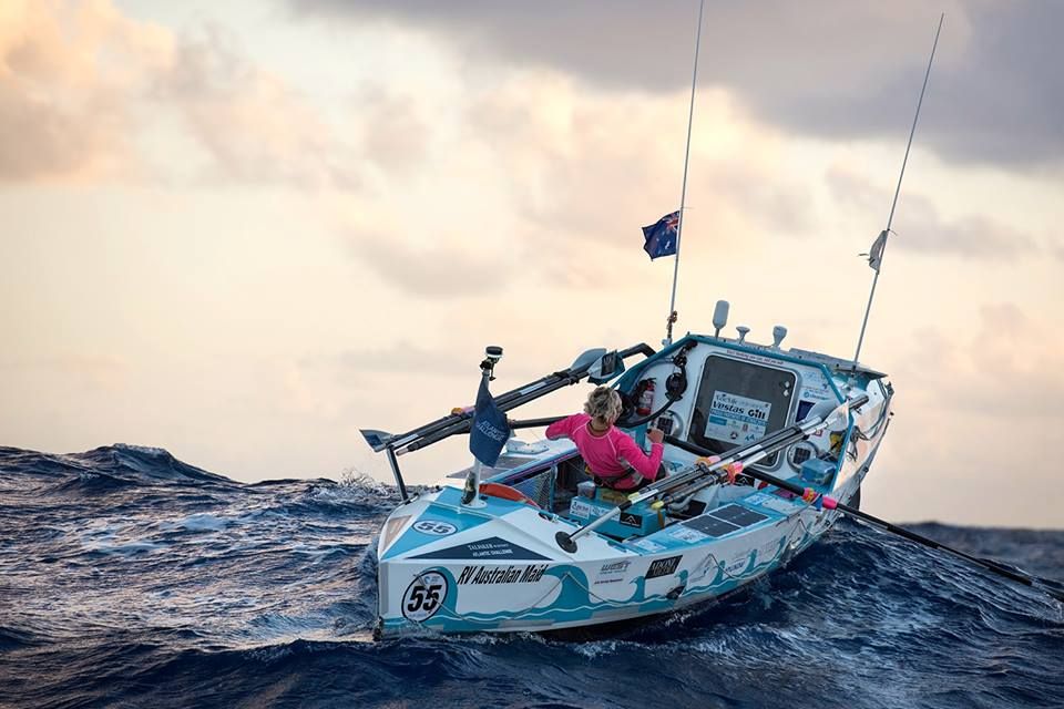Prva žena koja je sama preveslala Tihi ocean vratila se nakon 237 dana na moru