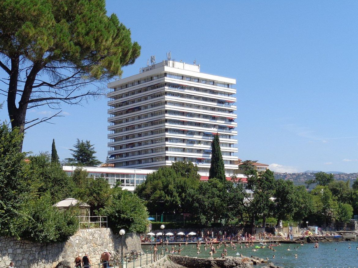 Pronađen sumnjiv objekt u opatijskom hotelu, sumnja se na bombu!