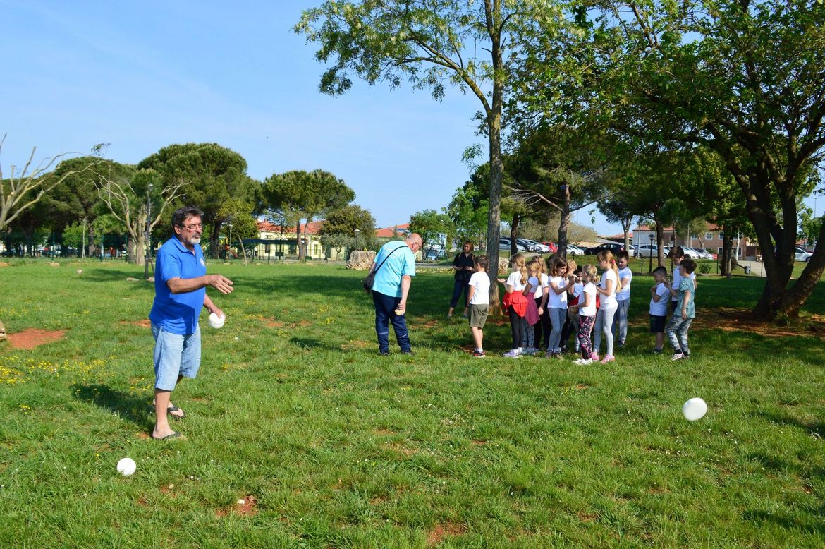 PLJOČKANJE Pučka tradicijska igra koju voli i staro i mlado