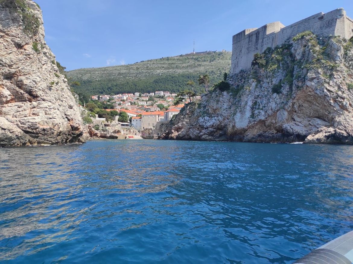 FOTO Postavljene brane u moru na dubrovačkim kupalištima
