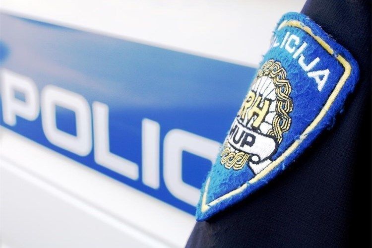 Godinu dana zatvora riječkim prometnim policajcima