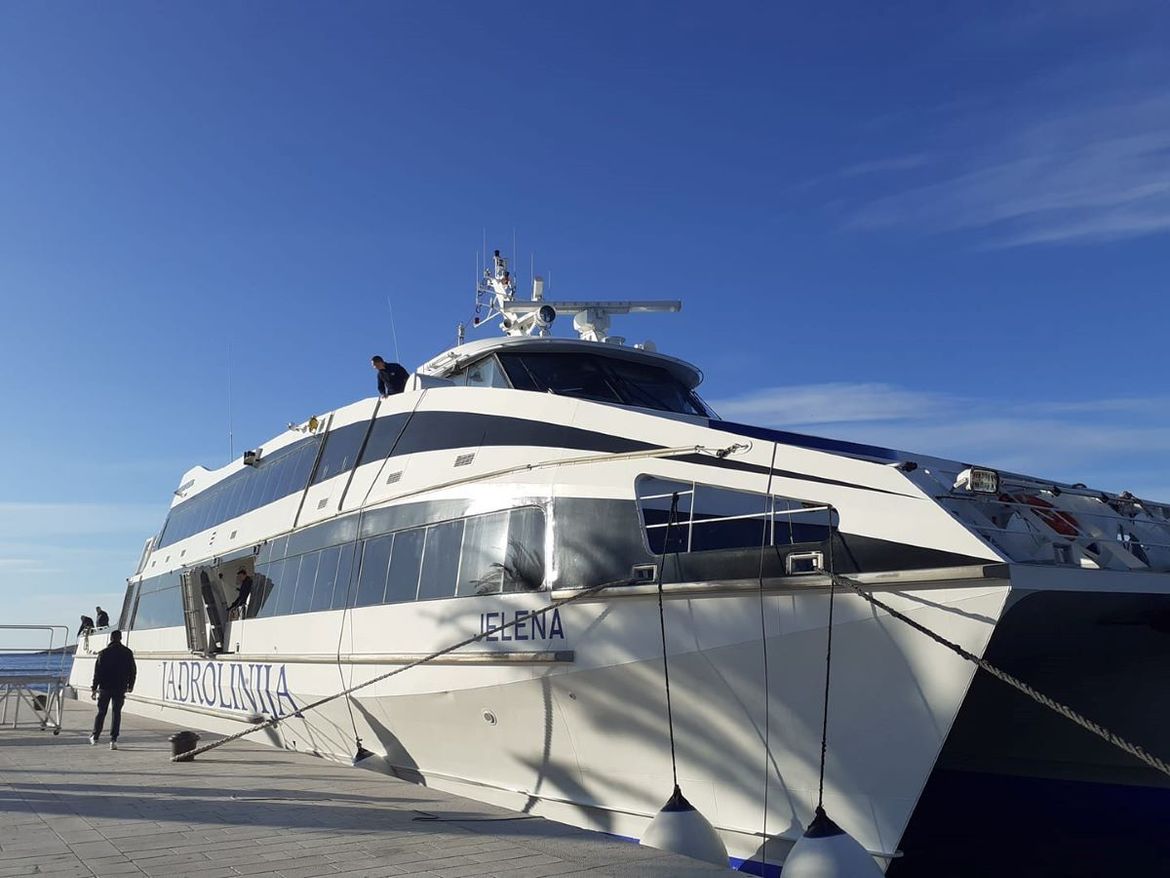 Jadrolinija ukida dio polazaka brzobrodske linije iz Splita za Hvar i obratno