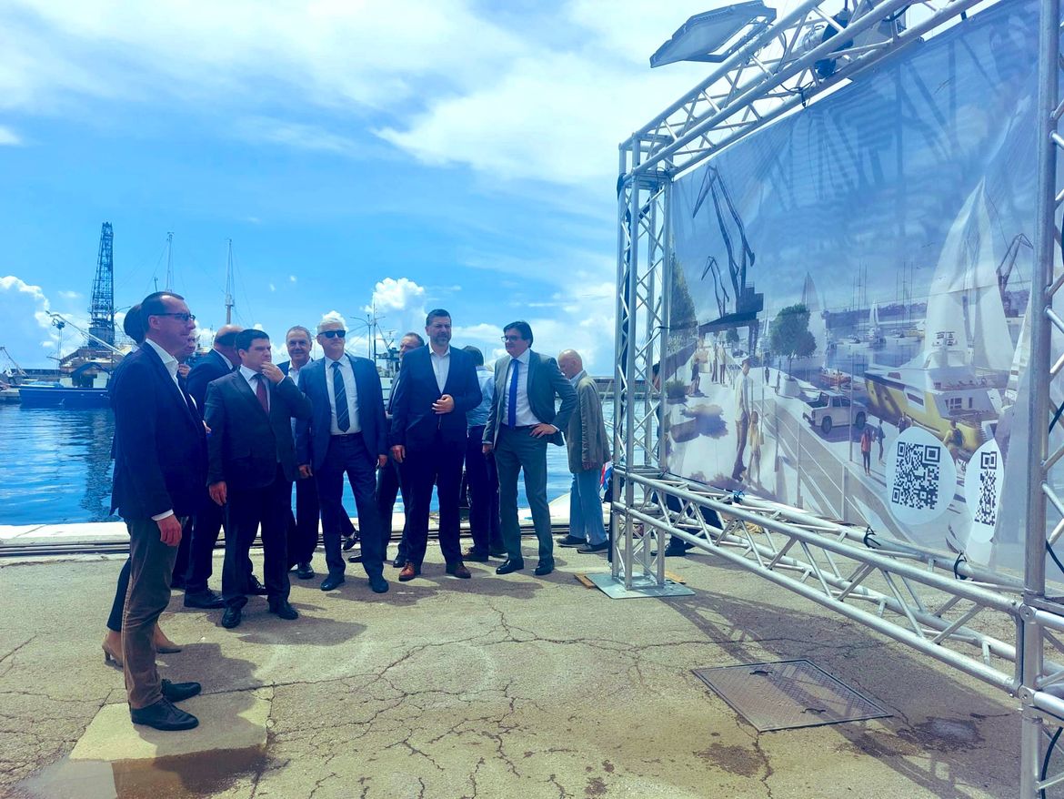 Butković uručio koncesijski ugovor za riječku marinu Porto Baroš
