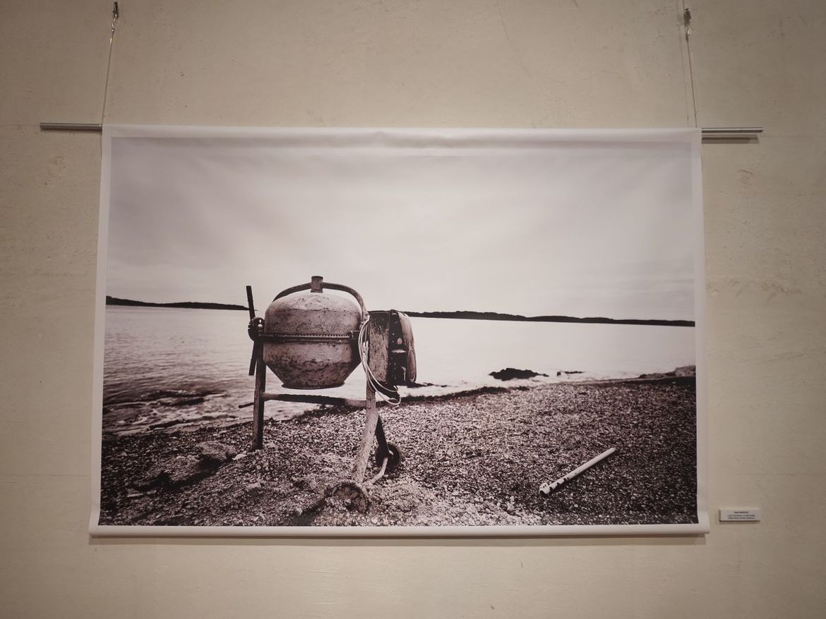HVAR ART UPDATE Izložba hvarskih umjetnika propituje otočku zbilju