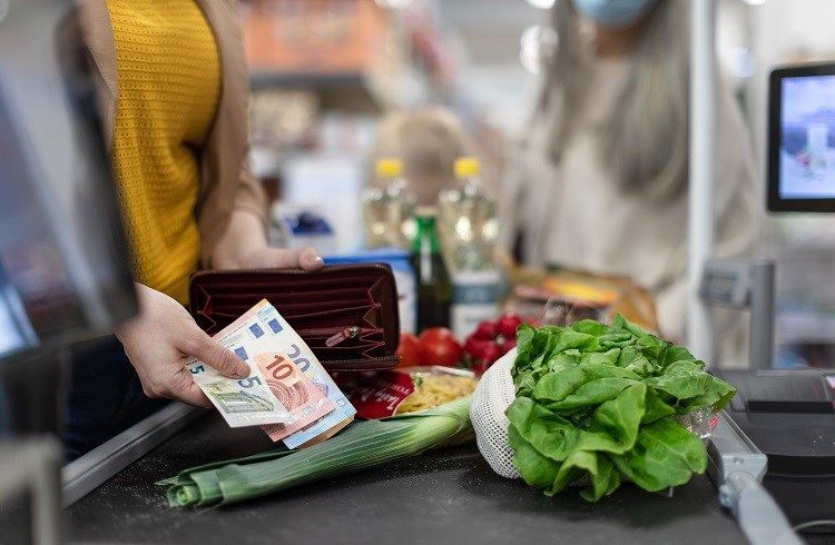 Najveći porast cijena u prosjeku ostvaren u skupinama Hrana i bezalkoholna pića te Restorani i hoteli