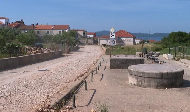 Dio Zadra bez vode - Turisti otkazuju rezervacije i odlaze