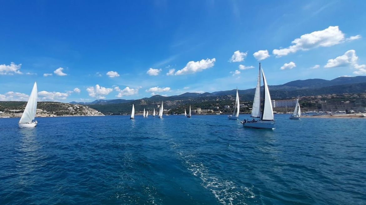 Drugi put u dva dana zbog bure odgođena Kraljevačka regata krstaša