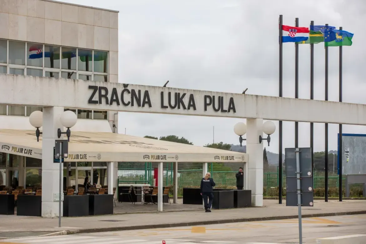 Pulski taksist za 6 kilometara 'oderao' turistkinju - Od aerodroma do naselja Gregovica naplatio 60 eura