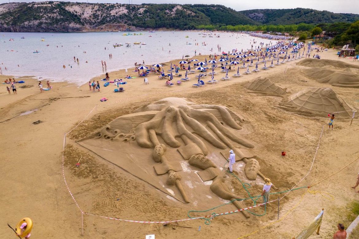 FOTO Pješčani Kraken osvojio 12. Festival skulptura u pijesku na Rabu