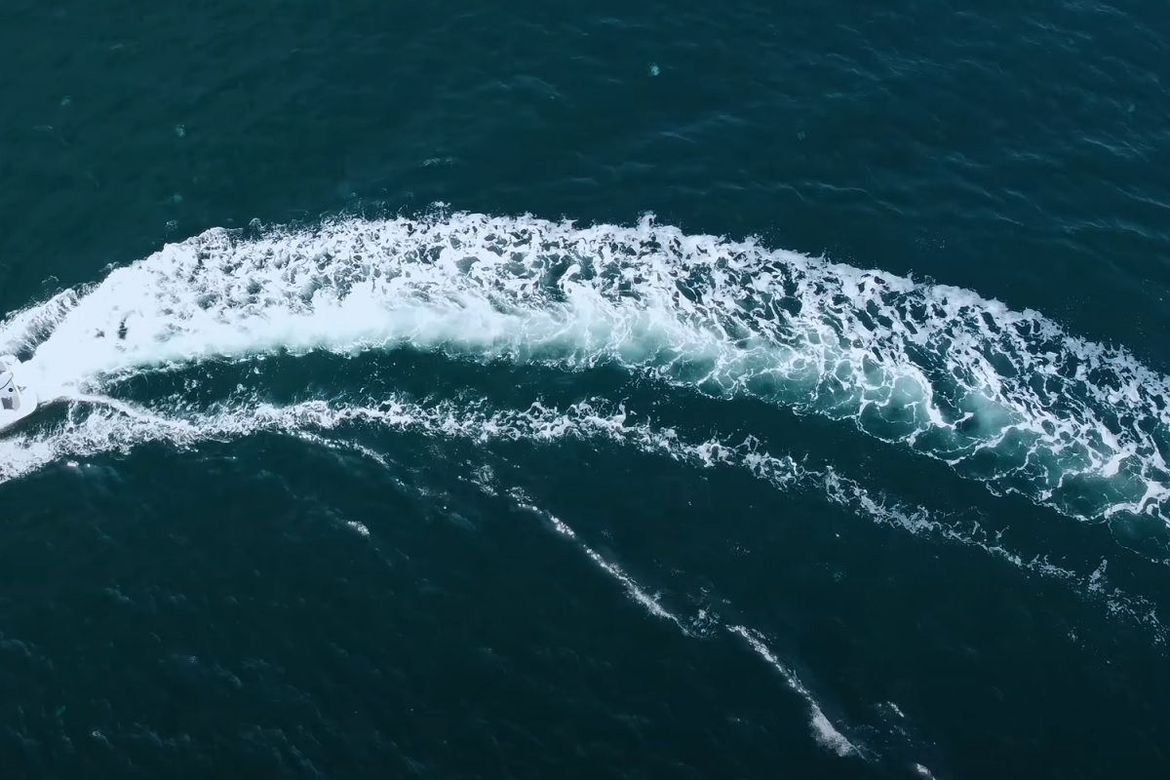 Muškarac kod Hvara pao u more, a gliser nekontrolirano kružio oko njega