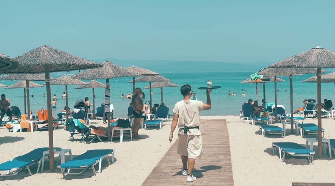 Susjedi se žale: "Na ovoj plaži piše da ležaljke nisu za ljude iz Srbije"