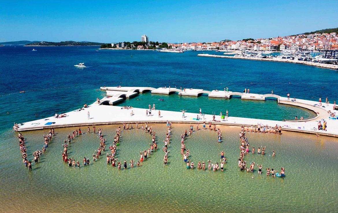 Milenijskom fotografijom Strikoman slikao 160 Vodičana i gostiju na plaži