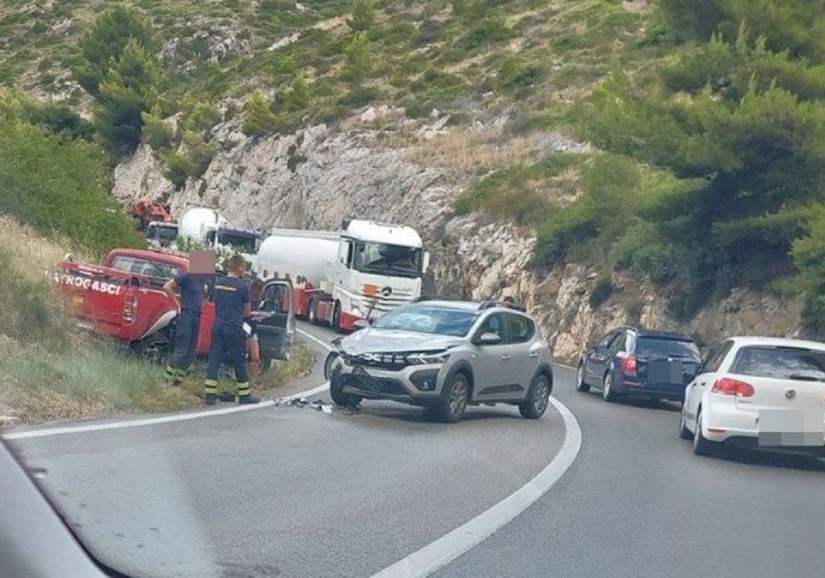 Sudar vatrogasnog i osobnog vozila u Dubrovniku
