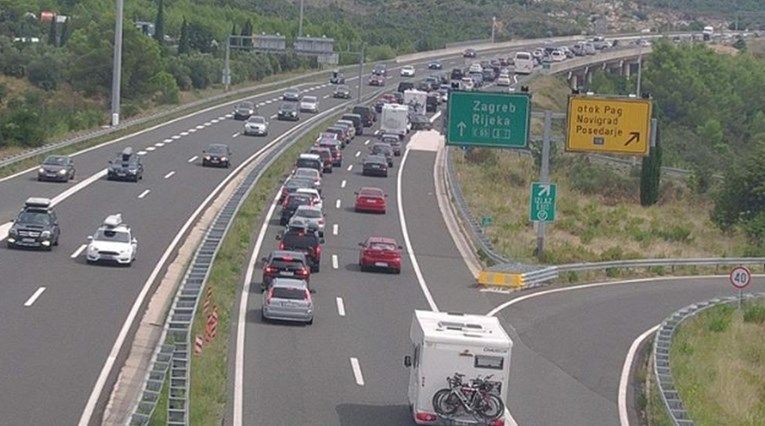 Smrt kod Učke - frontalni sudar dva automobila! Gužve na cestama i dalje ogromne