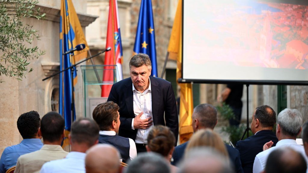 Milanović u Jelsi objasnio zašto više neće voziti bicikl po otoku: "Netko će me satrat!"