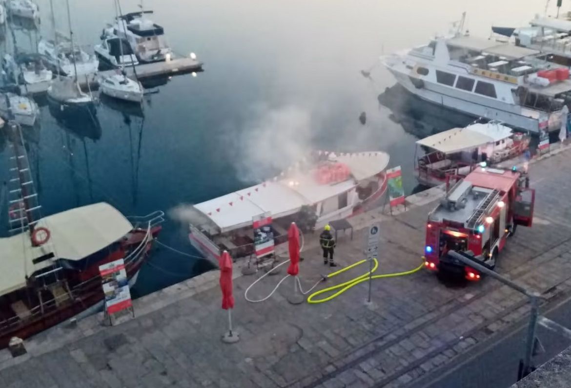 Požar na turističkom brodu u pulskoj luci