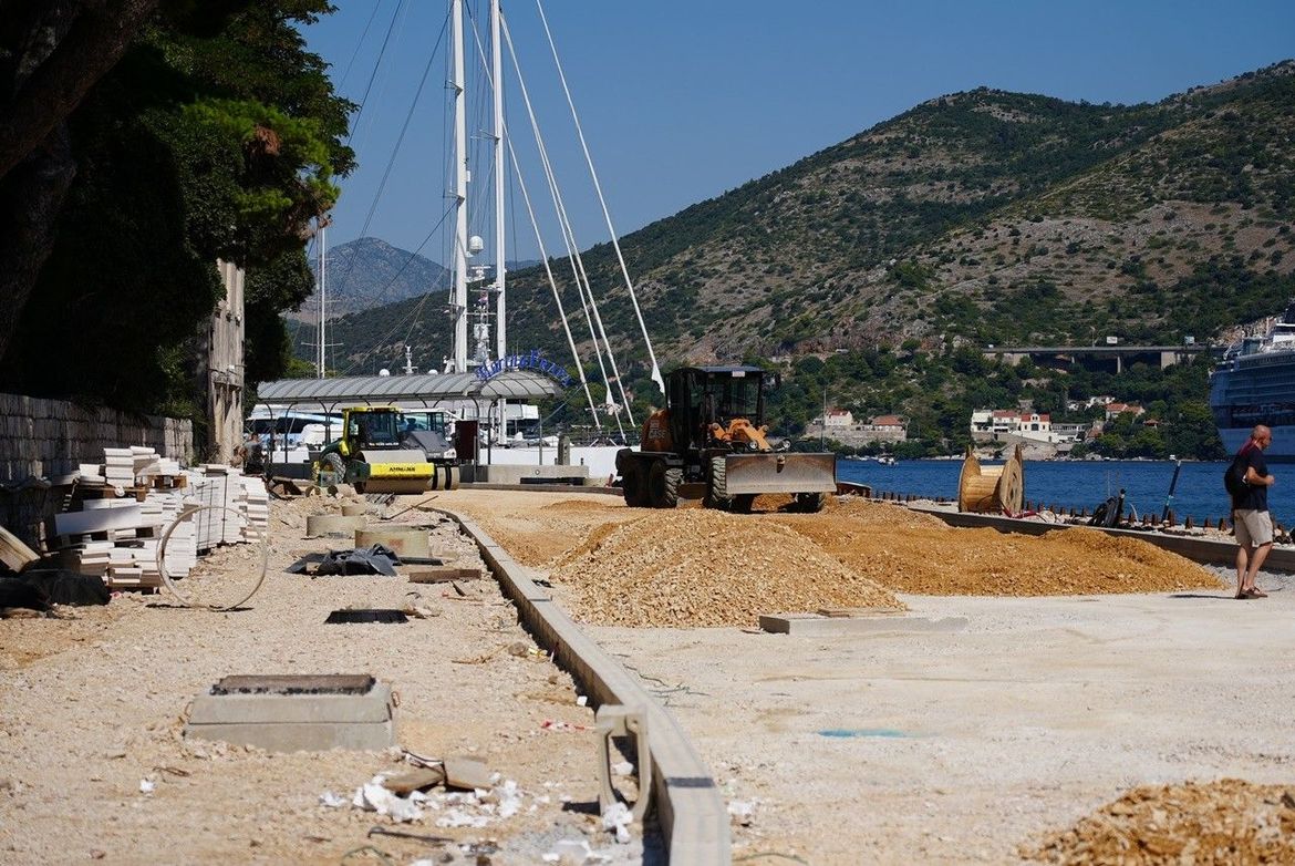 Najveći cestovni infrastrukturni projekt Grada - Započeli radovi asfaltiranja Lapadske obale
