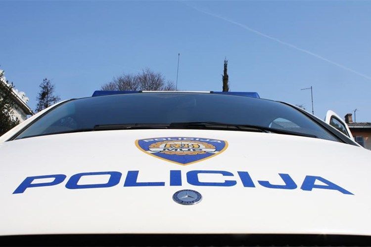 Oprez, pedofila je sve više! - Mobitelom snimao djecu na bazenu u Rovinju