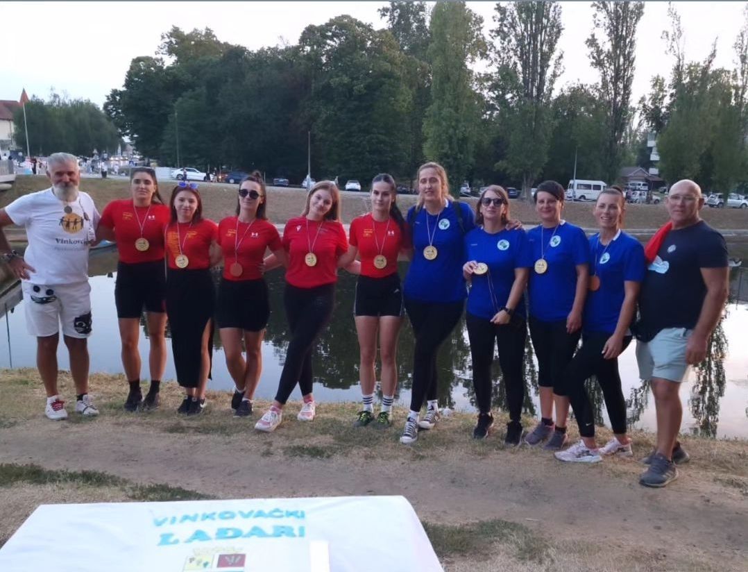 "Gusarice" iz Metkovića pobijedile na Maratonu lađa na Bosutu