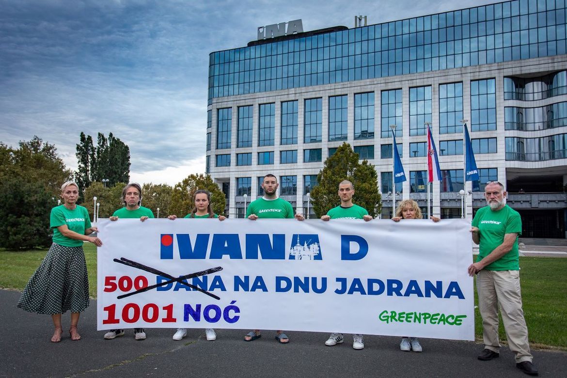 Greenpeaceov prosvjed ispred sjedišta INA-e: 1001 noć na dnu Jadrana!