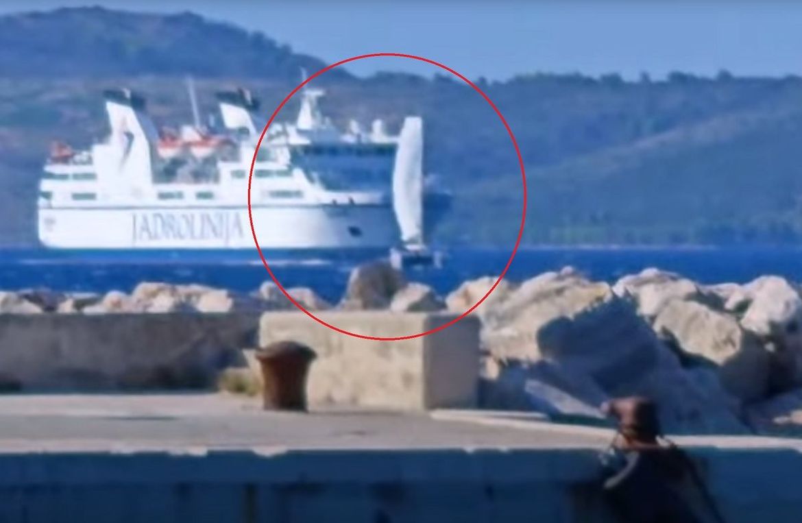 VIDEO Umalo sudar trajekta i katamarana na jedra u Hvarskom kanalu?