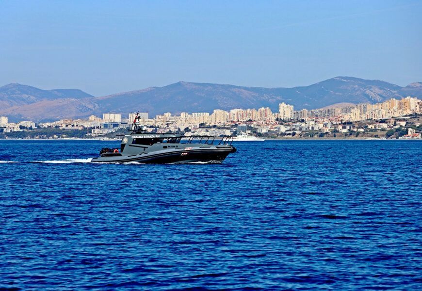 Brodom Obalne straže prevezena životno ugrožena pacijentica s otoka Visa