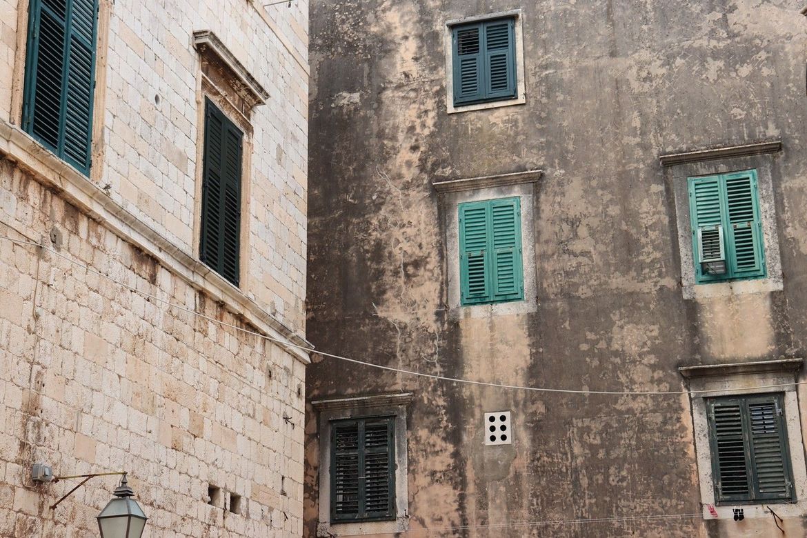 Očuvanje i obnova tradicionalne gradnje - Stanovnicima povijesne jezgre Dubrovnik pomaže u obnovi stolarije