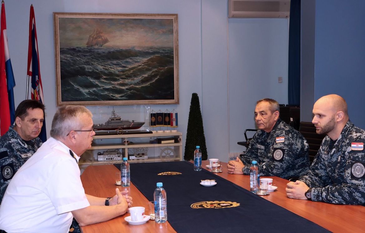 Pripadnik Hrvatske ratne mornarice na dužnosti u Zapovjedništvu skupine brodova SNMCMG-2