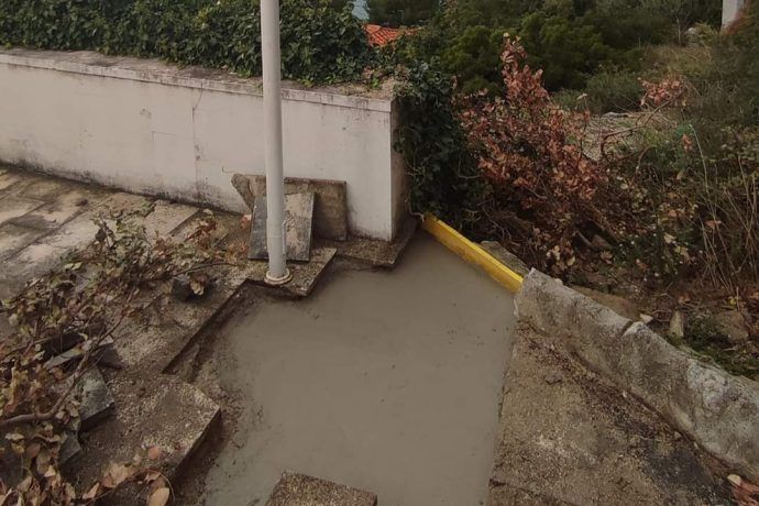 Od udara groma, u Baškoj Vodi nastao krater na povijesnoj Gradini