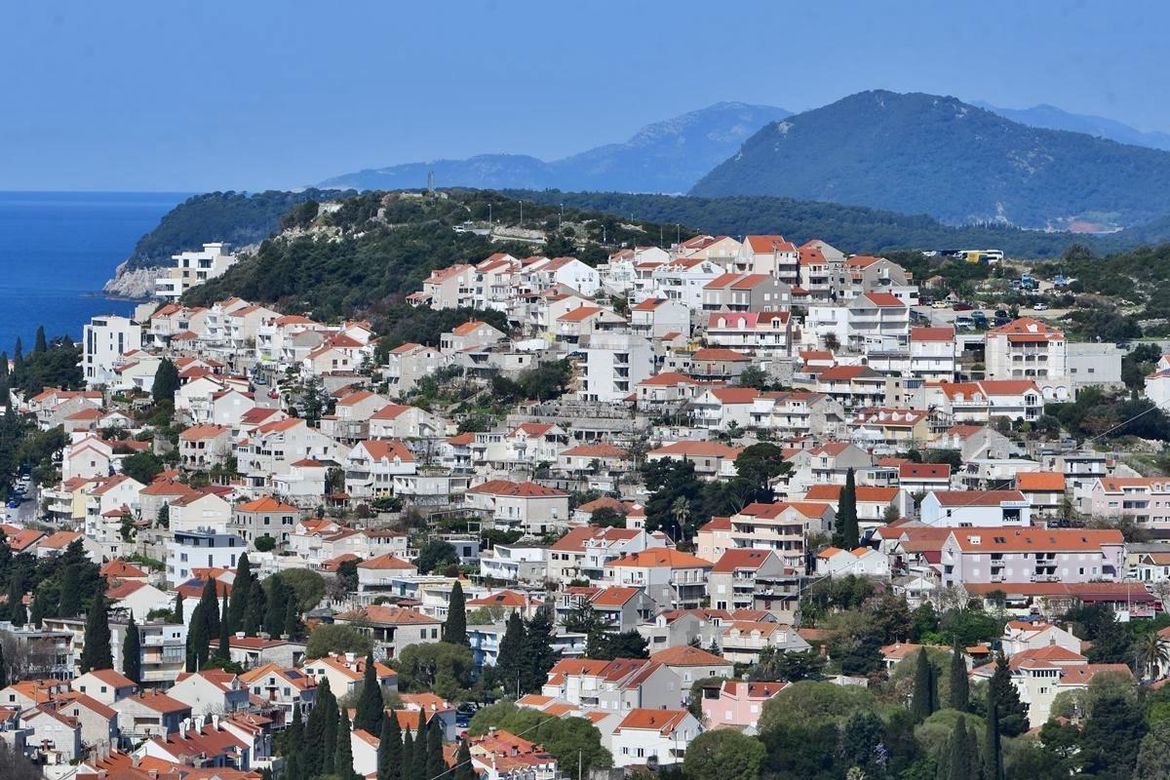 U Dubrovniku se prosječnom godišnjom plaćom mogu kupiti tri kvadrata stana