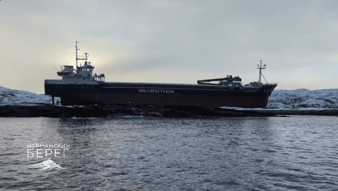 VIDEO Ruski teretni brod nasukao se na stijenu