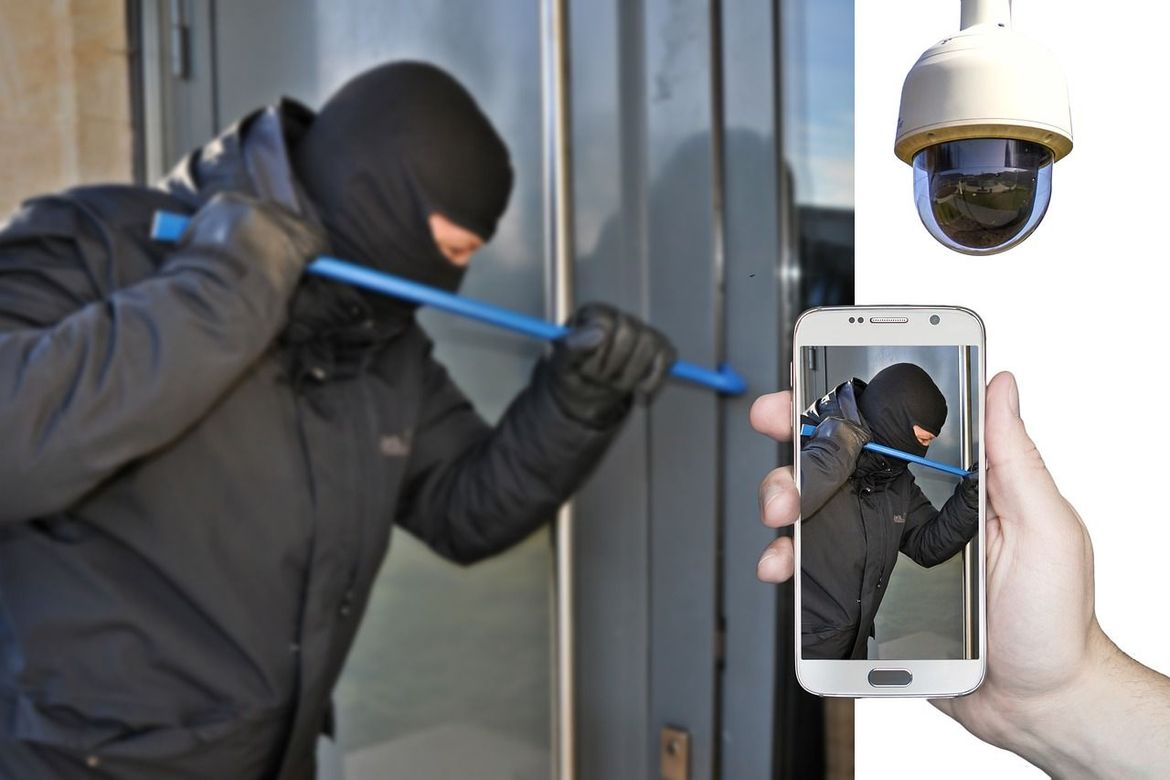 Šibenska policija uhvatila muškarca zbog krađe nadzornih kamera