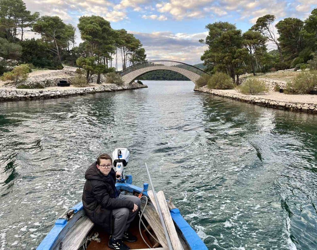 Otočanima u Nacionalnom parku Mljet uručeni električni vanbrodski motori