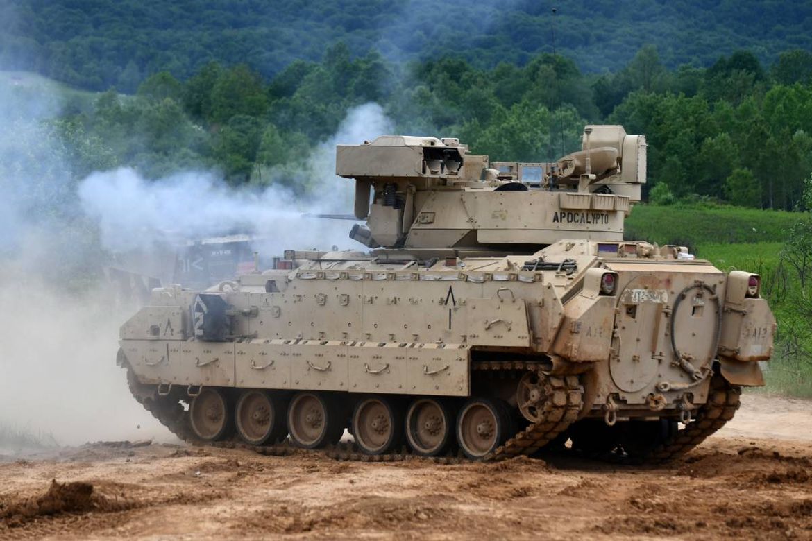 U riječku luku stiglo prvih 22 oklopna vozila Bradley