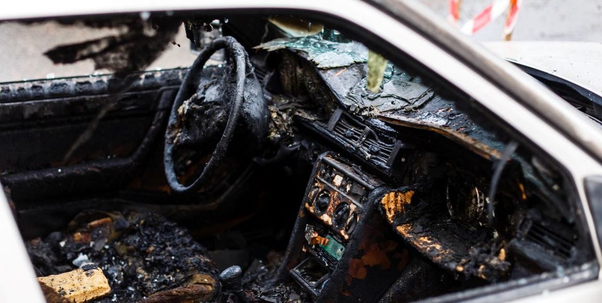 Izgorio automobil u Malom Lošinju, vlasnik ozlijeđen u pokušaju gašenja