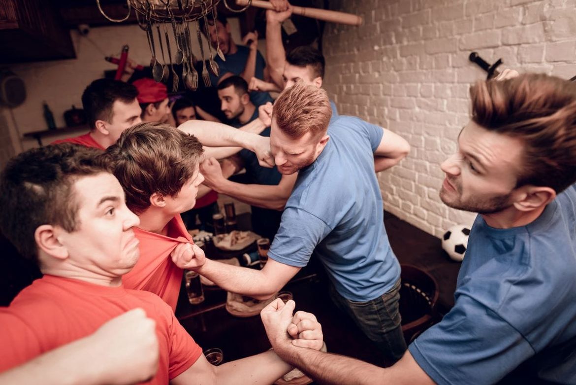 Masovna kafanska tučnjava u Splitu - Dvojica izbodenih, dvojica privedenih