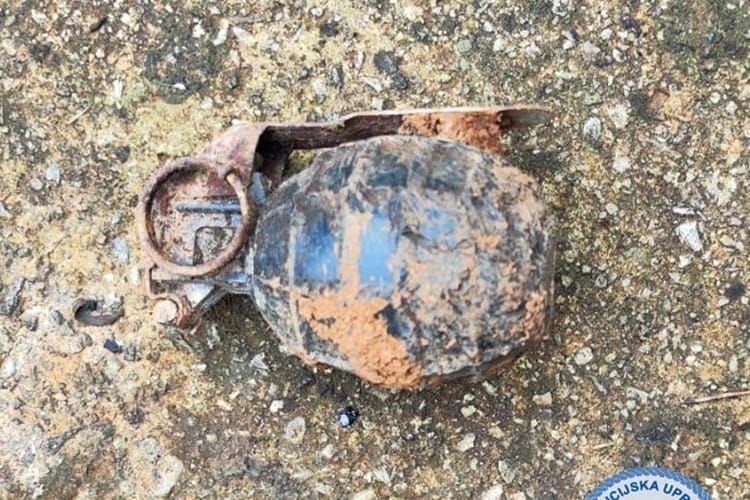 Na području Fažane pronašao bombu