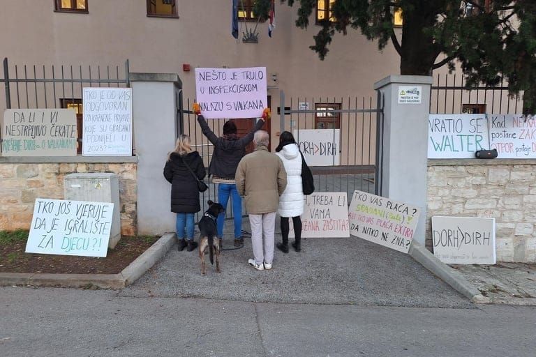 Na gradilište stigla policija! Građani Pule pred DORH-om odlučni "kazniti" ekocid na Valkanama!
